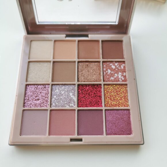 Nuview Cosmetics Rose Eyeshadow Palette 16 Colors - Picture 2 of 4